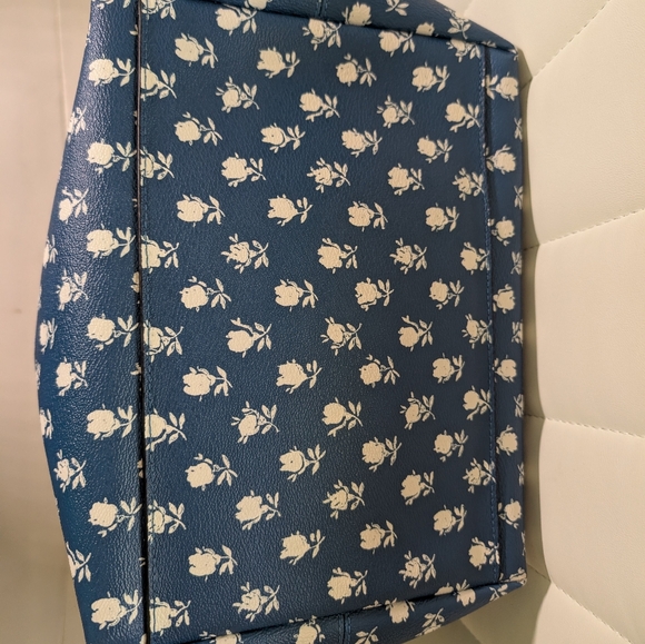 Coach Badlands Floral (Blue/White) Zip Tote Handbag - Picture 9 of 15